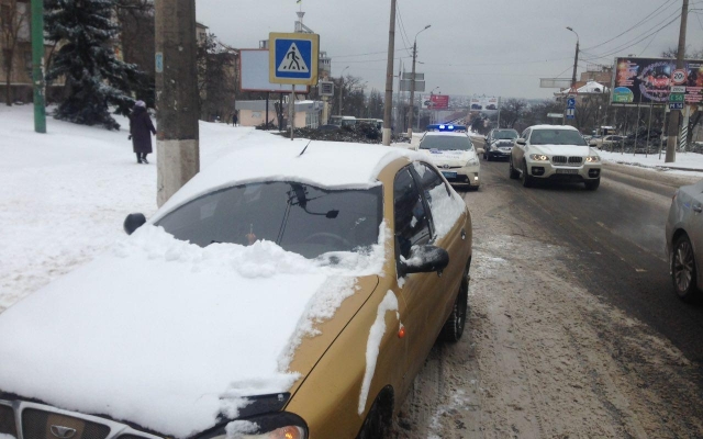 В районе Варваровского моста на пешеходном переходе под колеса автомобиля попала женщина Фото № 2 В районе Варваровского моста на пешеходном переходе под колеса автомобиля попала женщина Фото № 2