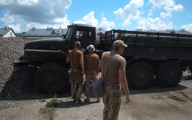 Из зоны ООС домой вернулись военнослужащие 79-й бригады отдельной десантно-штурмовой бригады Фото № 7 Из зоны ООС домой вернулись военнослужащие 79-й бригады отдельной десантно-штурмовой бригады Фото № 7