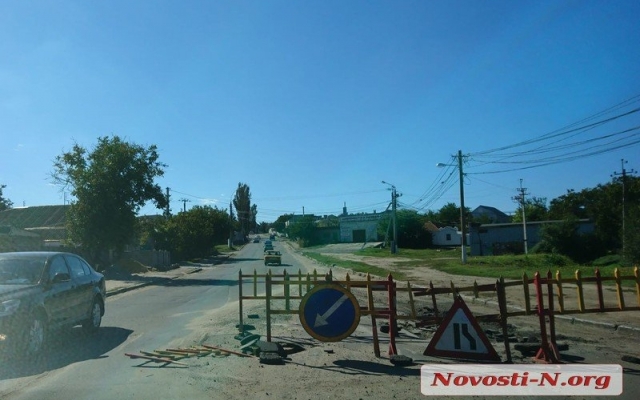 На Троицкой снова произошёл провал на канализационном коллекторе Фото № 3 На Троицкой снова произошёл провал на канализационном коллекторе Фото № 3