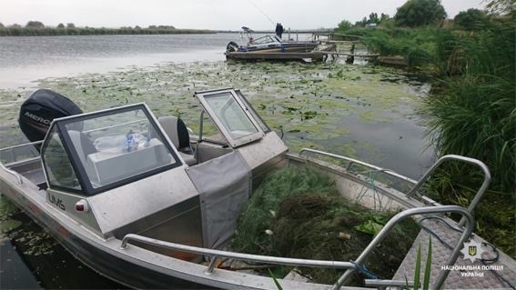 На Южном Буге сотрудники полиции выявили браконьера-водолаза, успевшего выловить более 100 раков Фото № 2 На Южном Буге сотрудники полиции выявили браконьера-водолаза, успевшего выловить более 100 раков Фото № 2