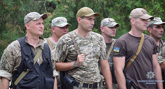 Отряд николаевских полицейских-спецназовцев отправился в зону проведения операции объединенных сил Фото № 4 Отряд николаевских полицейских-спецназовцев отправился в зону проведения операции объединенных сил Фото № 4