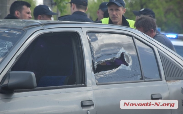После столкновения один из водителей достал биту, разбил чужой автомобиль и избил другого водителя Фото № 7 После столкновения один из водителей достал биту, разбил чужой автомобиль и избил другого водителя Фото № 7