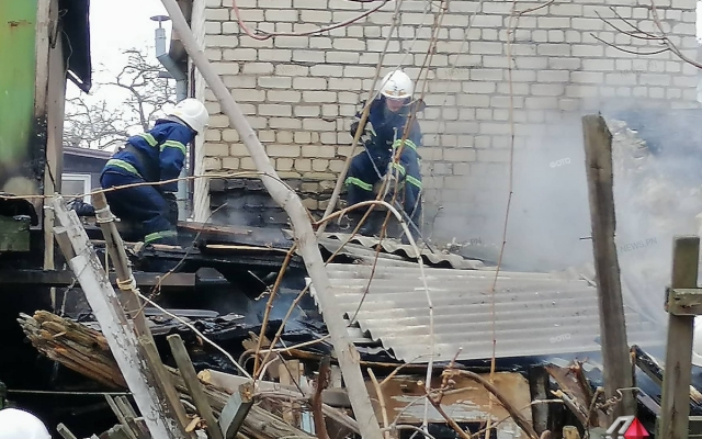 В Николаеве загорелась захламленная хозяйственная постройка Фото № 5 В Николаеве загорелась захламленная хозяйственная постройка Фото № 5