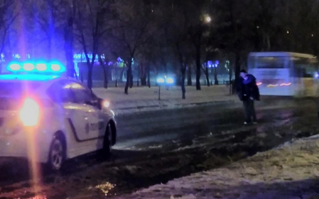 На Центральном проспекте пьяный хулиган выбегал на проезжую часть и создавал аварийную ситуацию Фото № 0 На Центральном проспекте пьяный хулиган выбегал на проезжую часть и создавал аварийную ситуацию Фото № 0