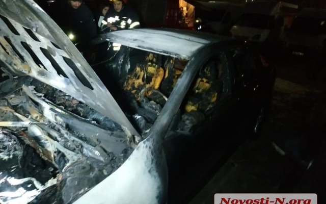 В Николаеве на платной парковке сгорел автомобиль Toyota Camry Фото № 2 В Николаеве на платной парковке сгорел автомобиль Toyota Camry Фото № 2