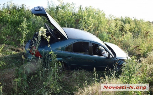 Авария на трассе под Николаевом: иномарка – в кювете, пострадавший пассажир – в больнице Фото № 5 Авария на трассе под Николаевом: иномарка – в кювете, пострадавший пассажир – в больнице Фото № 5