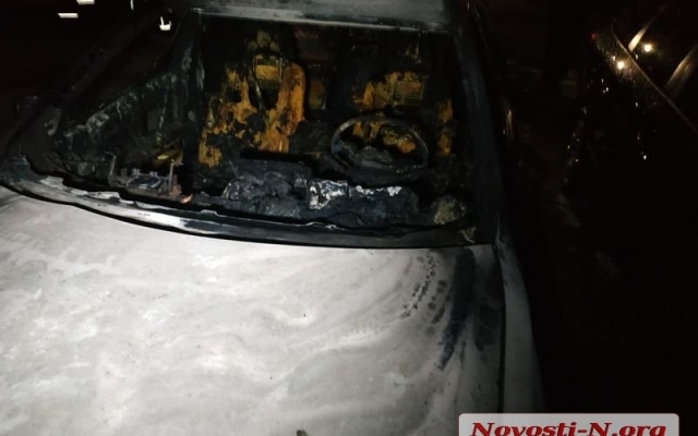 В Николаеве на платной парковке сгорел автомобиль Toyota Camry Фото № 4 В Николаеве на платной парковке сгорел автомобиль Toyota Camry Фото № 4