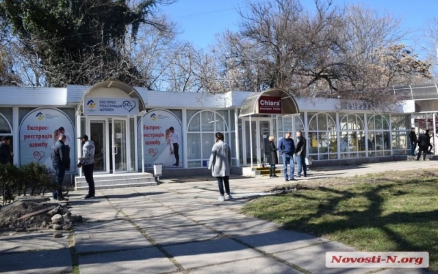 На Спасской предприниматели «делят» галерею, на место прибыли правоохранители Фото № 0 На Спасской предприниматели «делят» галерею, на место прибыли правоохранители Фото № 0