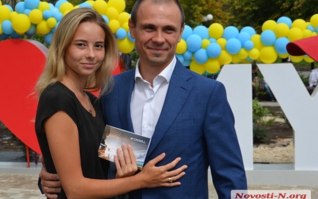 На Соборной ко Дню города открыли новый арт-объект - I like Mykolaiv и мини-парк в виде карты города Фото № 8 На Соборной ко Дню города открыли новый арт-объект - I like Mykolaiv и мини-парк в виде карты города Фото № 8