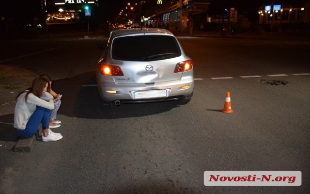 Водитель автомобиля Nissan Maxima не выдержал дистанцию и допустил столкновение с Mazda-3 Фото № 1 Водитель автомобиля Nissan Maxima не выдержал дистанцию и допустил столкновение с Mazda-3 Фото № 1