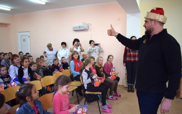 Губернатор Николаевской области Алексей Савченко побывал в гостях у маленьких пациентов «Дубков» и устроил им новогодний праздник Фото № 15 Губернатор Николаевской области Алексей Савченко побывал в гостях у маленьких пациентов «Дубков» и устроил им новогодний праздник Фото № 15
