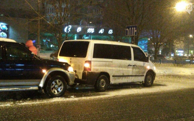 На Центральном проспекте столкнулись две иномарки, виновник ДТП был с признаками алкогольного опьянения Фото № 2 На Центральном проспекте столкнулись две иномарки, виновник ДТП был с признаками алкогольного опьянения Фото № 2