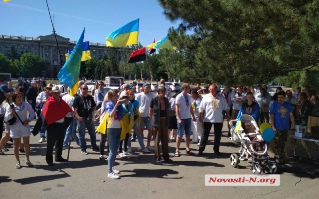 Жители Николаева прошли традиционным парадом по улицам нашего города Фото № 21 Жители Николаева прошли традиционным парадом по улицам нашего города Фото № 21