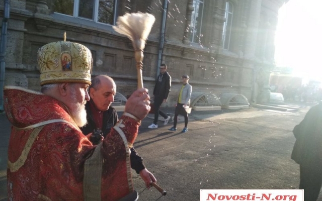 Православные жители Николаева отмечают Светлое Христово Воскресение и освящают пасхальные куличи Фото № 1 Православные жители Николаева отмечают Светлое Христово Воскресение и освящают пасхальные куличи Фото № 1
