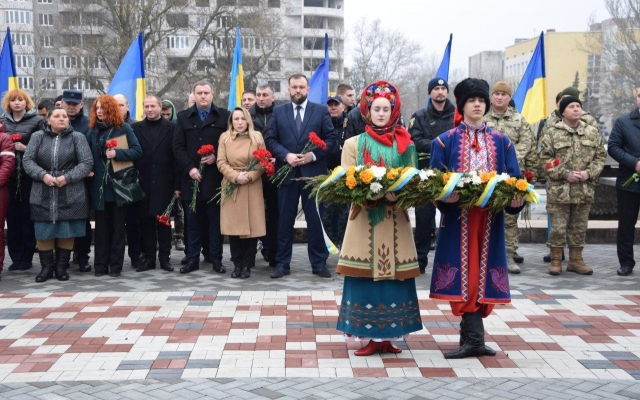 В День украинского добровольца жители Николаева почтили память борцов за независимость страны Фото № 0 В День украинского добровольца жители Николаева почтили память борцов за независимость страны Фото № 0