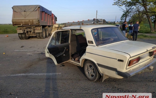 На трассе под Николаевом произошла жуткая авария, есть серьезно пострадавшие Фото № 8 На трассе под Николаевом произошла жуткая авария, есть серьезно пострадавшие Фото № 8