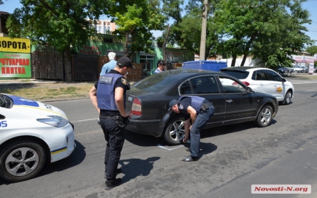 На Садовой столкнулись два легковых автомобиля, временно не ходят троллейбусы Фото № 1 На Садовой столкнулись два легковых автомобиля, временно не ходят троллейбусы Фото № 1