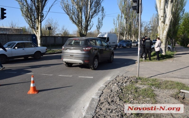 На проспекте Мира автомобиль сбил пешехода, образовалась большая пробка Фото № 6 На проспекте Мира автомобиль сбил пешехода, образовалась большая пробка Фото № 6