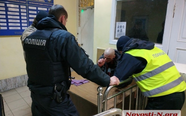 В Николаеве во время пьяной драки один человек получил ножевые ранения и скончался Фото № 0 В Николаеве во время пьяной драки один человек получил ножевые ранения и скончался Фото № 0