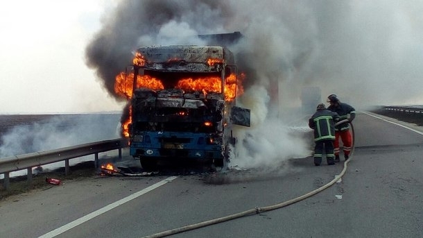 На трассе возле села Троицкое загорелся грузовой автомобиль DAF Фото № 0 На трассе возле села Троицкое загорелся грузовой автомобиль DAF Фото № 0