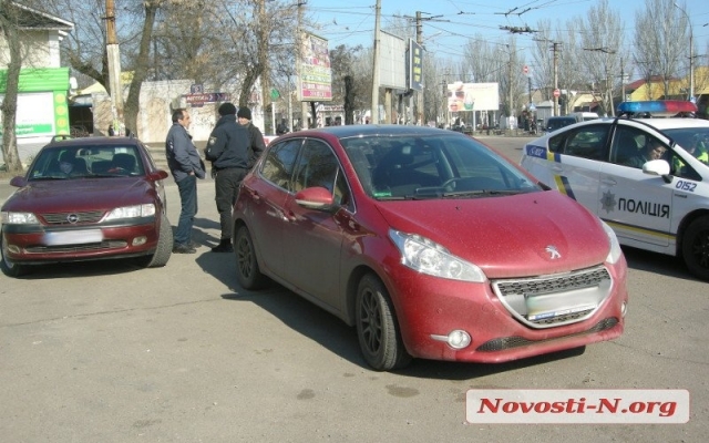Из-за аварии на Пушкинском кольце образовался затор Фото № 2 Из-за аварии на Пушкинском кольце образовался затор Фото № 2