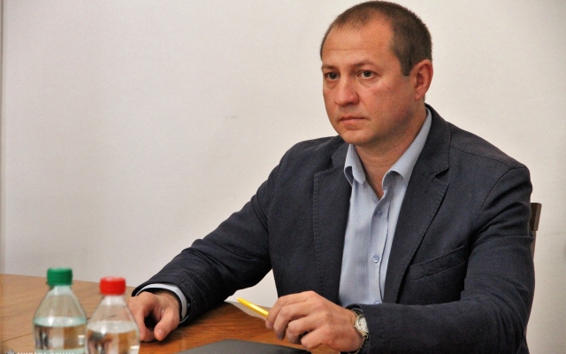Мэр Николаева Александр Сенкевич требует навести порядок с опасшими листьями Фото № 5 Мэр Николаева Александр Сенкевич требует навести порядок с опасшими листьями Фото № 5