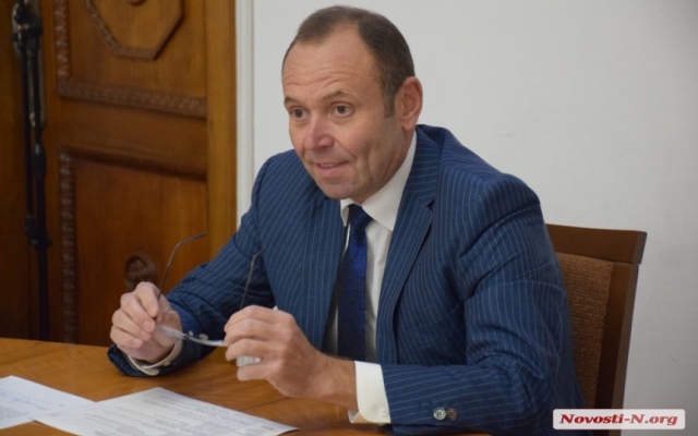В Николаевском горсовете обсудили вчерашний инцидент – активисты высыпали мусор у входа в администрацию Ингульского района Фото № 1 В Николаевском горсовете обсудили вчерашний инцидент – активисты высыпали мусор у входа в администрацию Ингульского района Фото № 1