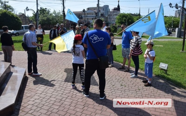 В Николаеве почтили память жертв геноцида крымско-татарского народа Фото № 12 В Николаеве почтили память жертв геноцида крымско-татарского народа Фото № 12