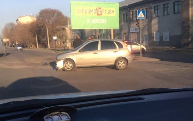 В Николаеве произошли две аварии с участием патрульных автомобилей Toyota Prius Фото № 1 В Николаеве произошли две аварии с участием патрульных автомобилей Toyota Prius Фото № 1