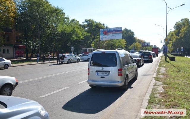 На Богоявленском проспекте не смогли разминуться две машины, есть пострадавшие Фото № 1 На Богоявленском проспекте не смогли разминуться две машины, есть пострадавшие Фото № 1