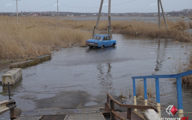 На Аляудсском полуострове затопило мост и дороги Фото № 0 На Аляудсском полуострове затопило мост и дороги Фото № 0