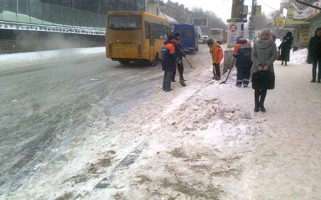 В Николаеве ликвидируют снежные заносы на дорогах Фото № 2 В Николаеве ликвидируют снежные заносы на дорогах Фото № 2