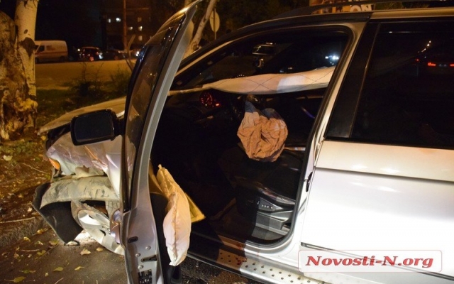 На Центральном проспекте пьяный водитель на автомобиле с еврономерами на большой скорости врезался в иномарку Фото № 0 На Центральном проспекте пьяный водитель на автомобиле с еврономерами на большой скорости врезался в иномарку Фото № 0