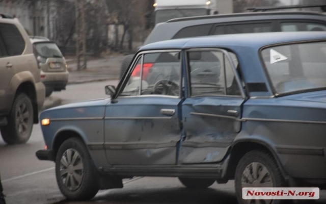 Не захотел пропустить: на Чигрина произошла авария с участием двух автомобилей Фото № 1 Не захотел пропустить: на Чигрина произошла авария с участием двух автомобилей Фото № 1