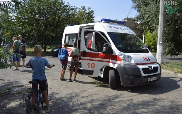 На Шнеерсона автомобиль сбил маленькую девочку, неожиданно выбежавшую на дорогу Фото № 1 На Шнеерсона автомобиль сбил маленькую девочку, неожиданно выбежавшую на дорогу Фото № 1