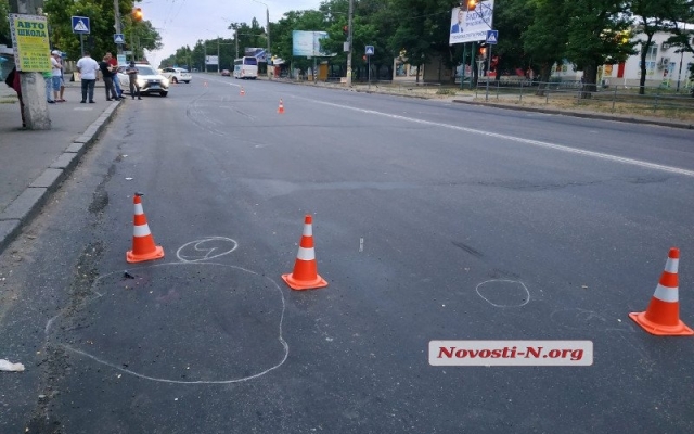 На Героев Сталинграда автомобиль насмерть сбил молодую женщину Фото № 7 На Героев Сталинграда автомобиль насмерть сбил молодую женщину Фото № 7