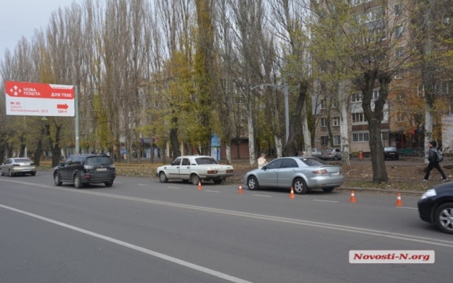 На Богоявленском проспекте в Николаеве столкнулись два автомобиля Фото № 3 На Богоявленском проспекте в Николаеве столкнулись два автомобиля Фото № 3