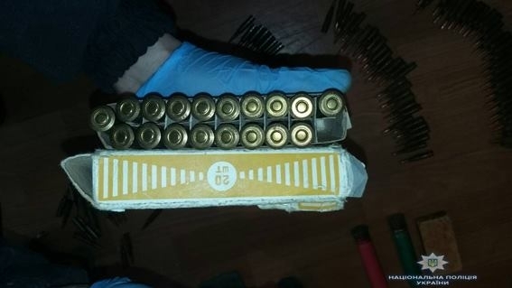 Житель Первомайска хранил у себя дома большой арсенал боеприпасов Фото № 2 Житель Первомайска хранил у себя дома большой арсенал боеприпасов Фото № 2