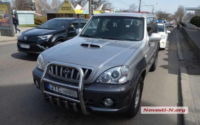 На Центральном проспекте произошла авария, образовалась автомобильная пробка Фото № 0 На Центральном проспекте произошла авария, образовалась автомобильная пробка Фото № 0