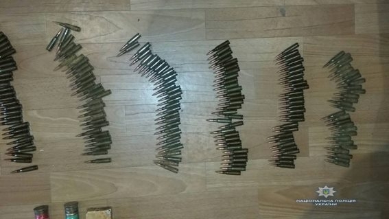 Житель Первомайска хранил у себя дома большой арсенал боеприпасов Фото № 0 Житель Первомайска хранил у себя дома большой арсенал боеприпасов Фото № 0