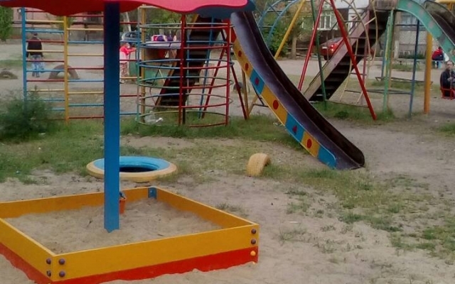 В Заводском районе обновляют детские игровые площадки Фото № 1 В Заводском районе обновляют детские игровые площадки Фото № 1