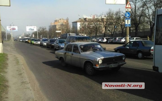 Перед Варваровским мостом на пешеходном переходе грузовик сбил женщину Фото № 5 Перед Варваровским мостом на пешеходном переходе грузовик сбил женщину Фото № 5