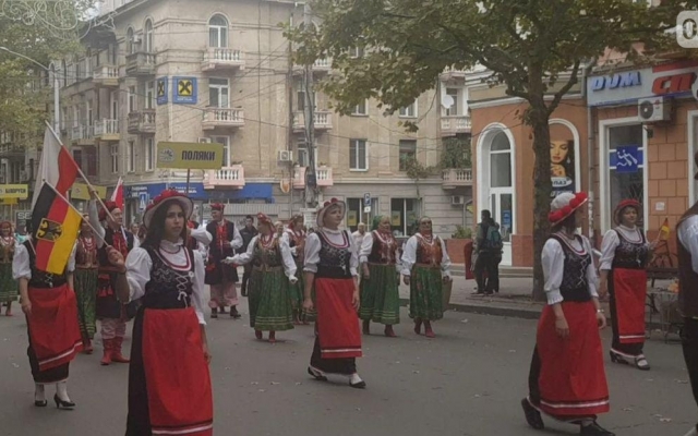 На Соборной прошел парад представителей всех национальностей, проживающих в Николаеве и области Фото № 6 На Соборной прошел парад представителей всех национальностей, проживающих в Николаеве и области Фото № 6
