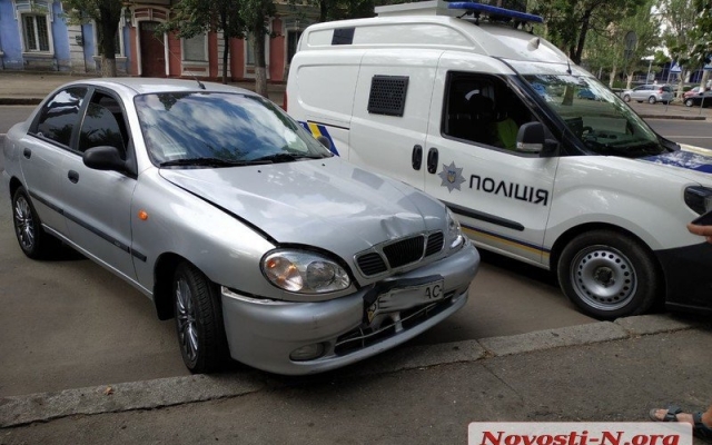 Конвойный автомобиль, попавший утром в ДТП, перевозил подсудимого Богомяткова Фото № 0 Конвойный автомобиль, попавший утром в ДТП, перевозил подсудимого Богомяткова Фото № 0