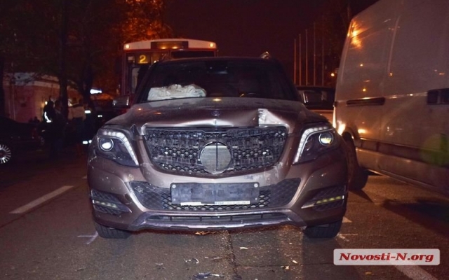 Авария с участием жены главы Врадиевской райгосадминистрации Василия Жосана, образовалась огромная автомобильная пробка Фото № 2 Авария с участием жены главы Врадиевской райгосадминистрации Василия Жосана, образовалась огромная автомобильная пробка Фото № 2
