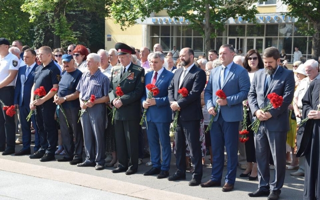 В Николаеве горожане отметили День памяти и скорби Фото № 9 В Николаеве горожане отметили День памяти и скорби Фото № 9