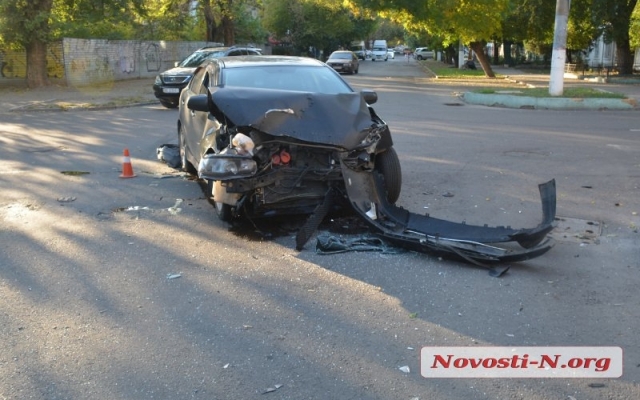 В центре Николаева произошло ДТП при участии автомобилей «Мицубиси» протаранил «Киа» Фото № 0 В центре Николаева произошло ДТП при участии автомобилей «Мицубиси» протаранил «Киа» Фото № 0