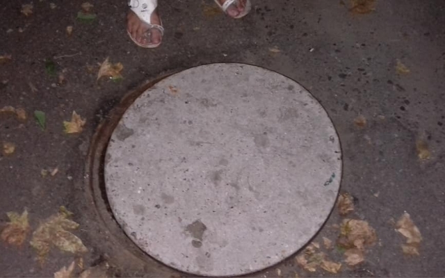 На Чкалова мужчина провалился в люк Фото № 0 На Чкалова мужчина провалился в люк Фото № 0