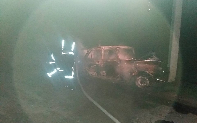 В Казансковском районе автомобиль врезался в столб, загорелся и полностью сгорел Фото № 1 В Казансковском районе автомобиль врезался в столб, загорелся и полностью сгорел Фото № 1