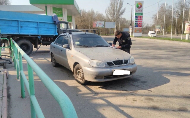 На Героев Украины на ходу у автомобиля «ВАЗ-2106» отлетело колесо Фото № 3 На Героев Украины на ходу у автомобиля «ВАЗ-2106» отлетело колесо Фото № 3